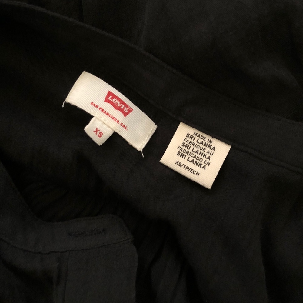 Levi’s xs long sleeve blouse. In black